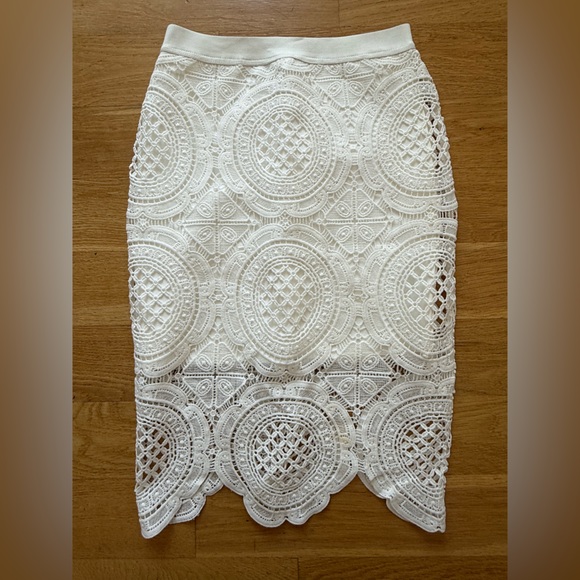 Dresses & Skirts - Elegant White Lace Skirt